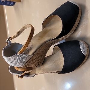 Black and tan hemp wedges 8M